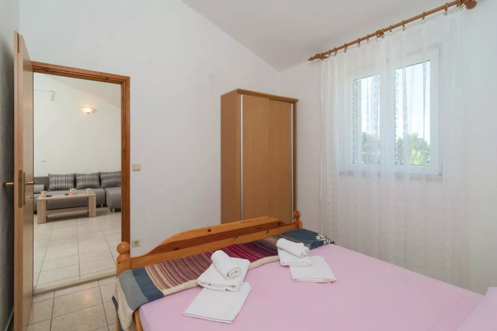 Holiday Home Blossom - Four Bedroom Holiday Home with Outdoor Pool and Jacuzzi - (ST)-Chambre
