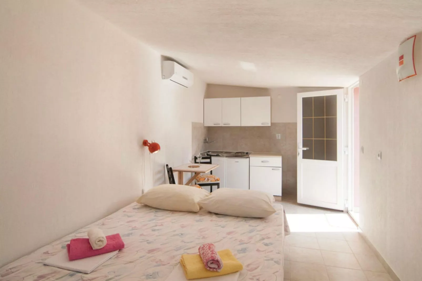 Holiday Home Blossom - Four Bedroom Holiday Home with Outdoor Pool and Jacuzzi - (ST)-Chambre