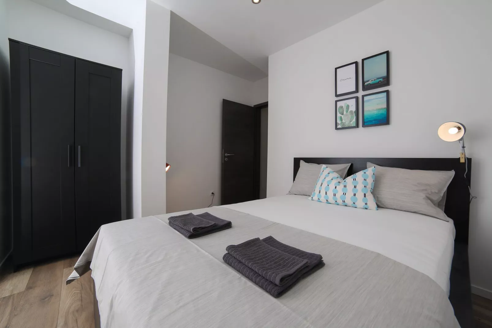 Apartments Martić - Three Bedroom Apartment with Balconies and Sea View - (ST)-Bedroom