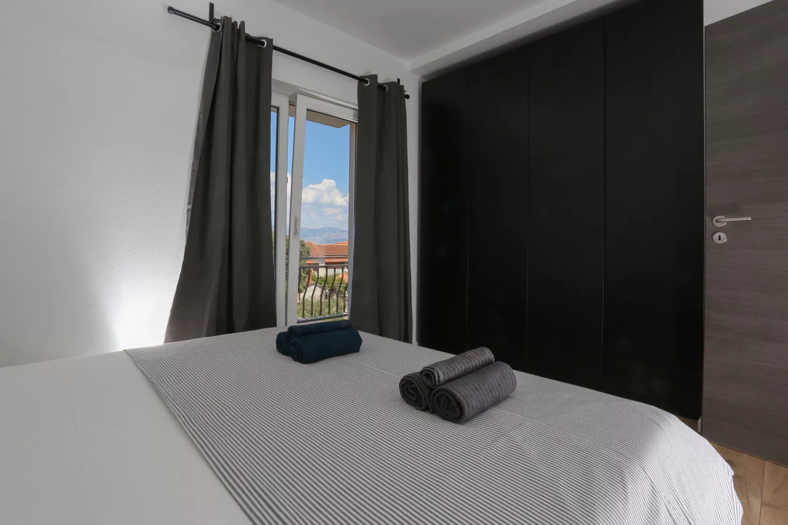 Apartments Martić - Three Bedroom Apartment with Balconies and Sea View - (ST)-Bedroom