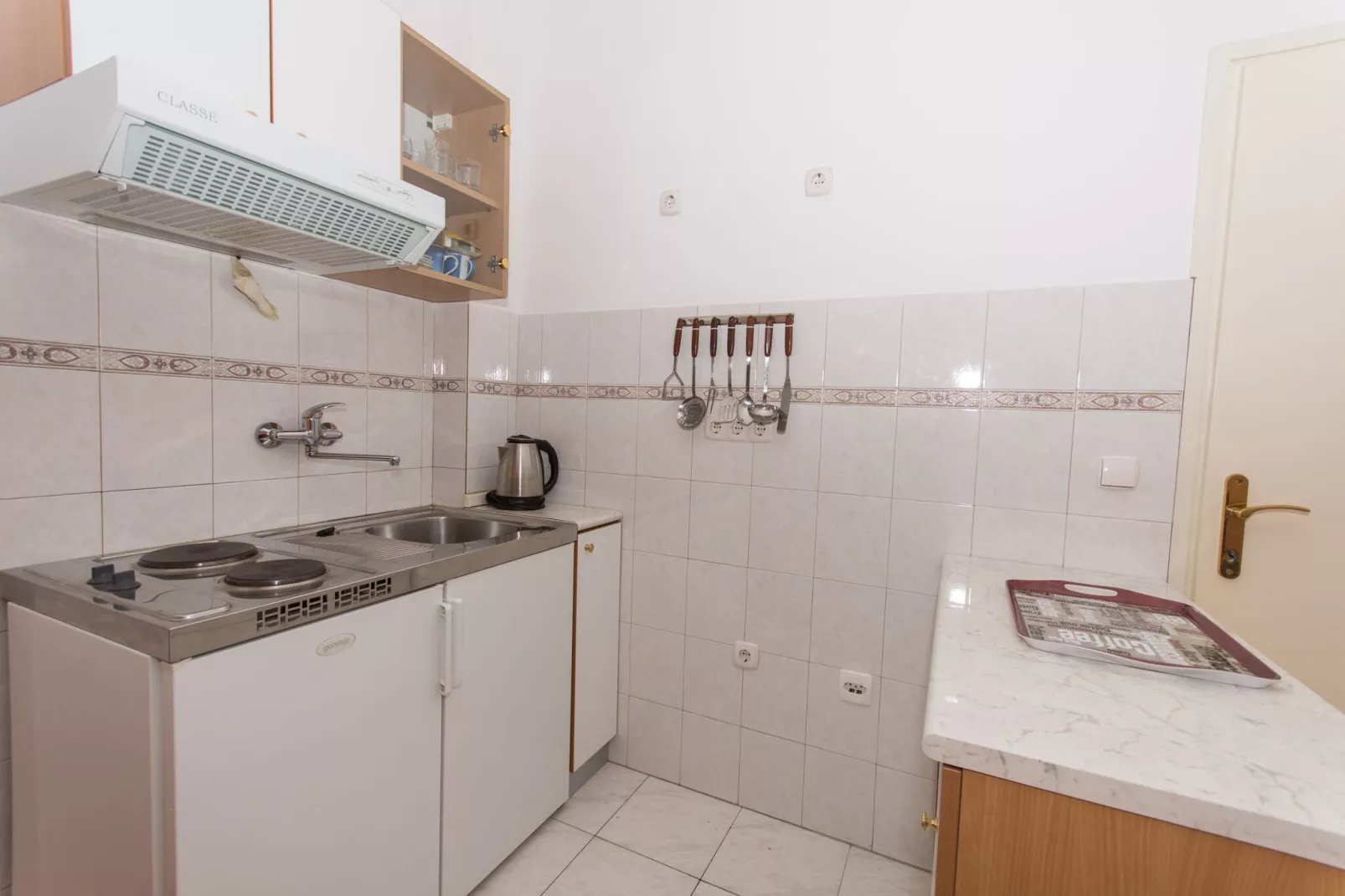 Apartments Mastelić - One Bedroom Apartment with Balcony and Sea View br.1-Kitchen