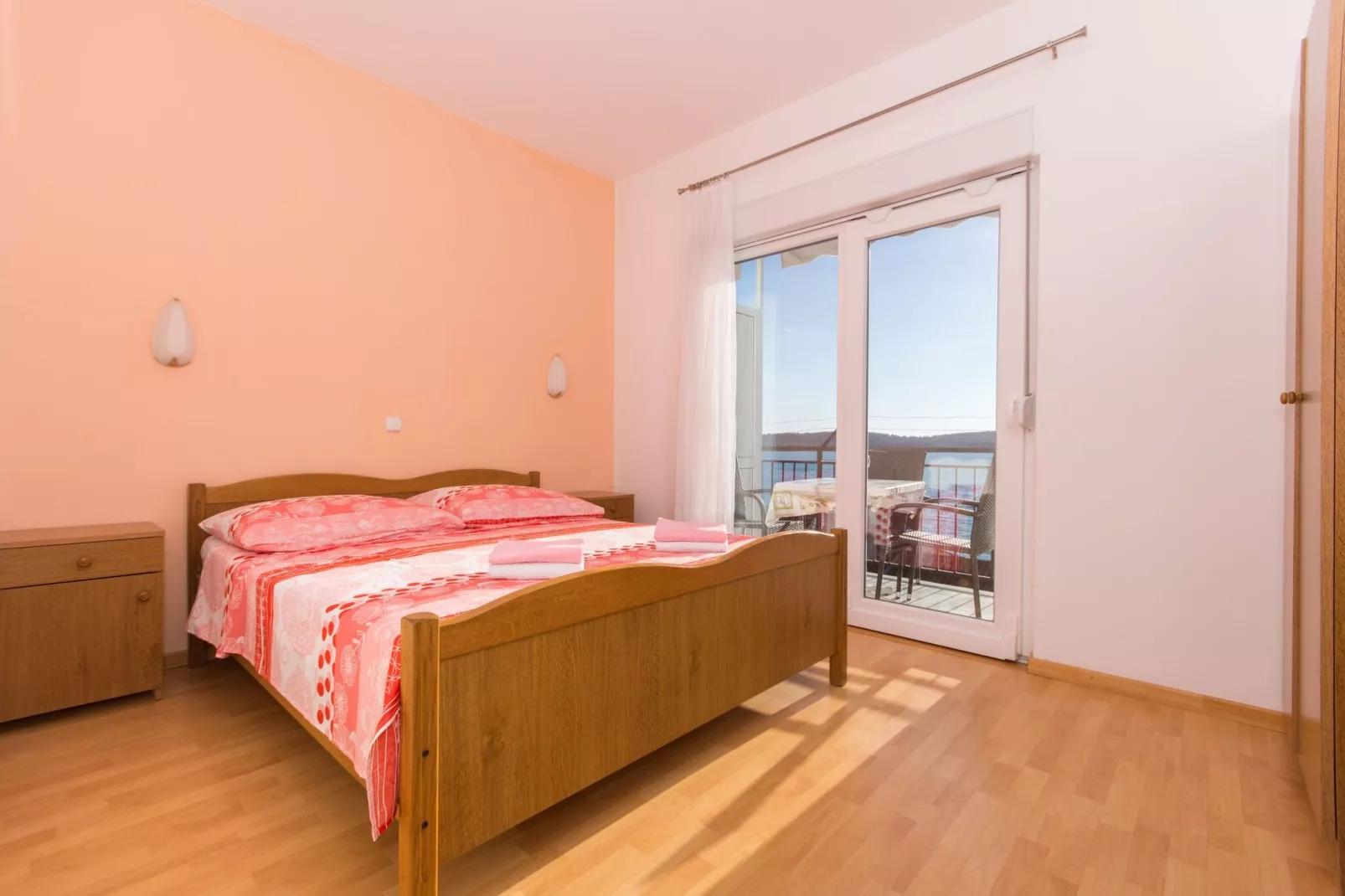 Apartments Mastelić - One Bedroom Apartment with Balcony and Sea View br.1-Bedroom