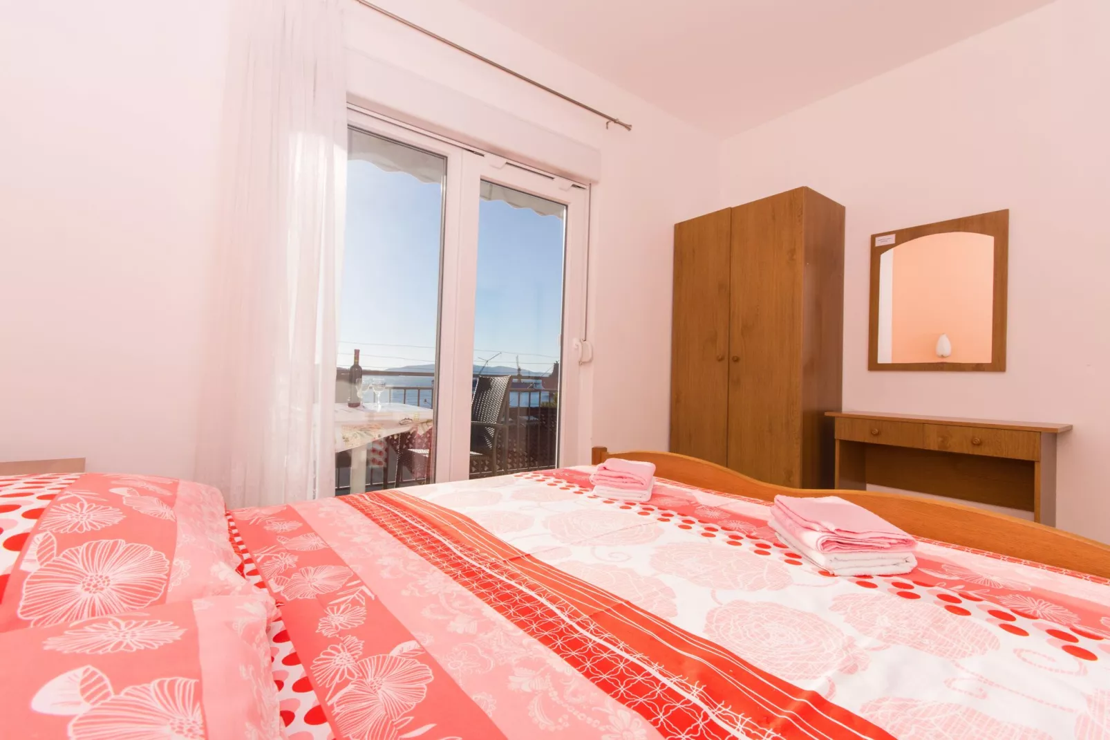 Apartments Mastelić - One Bedroom Apartment with Balcony and Sea View br.1-Bedroom