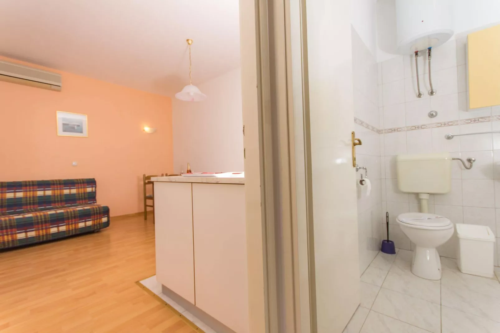Apartments Mastelić - One Bedroom Apartment with Balcony and Sea View br.1-Bathroom