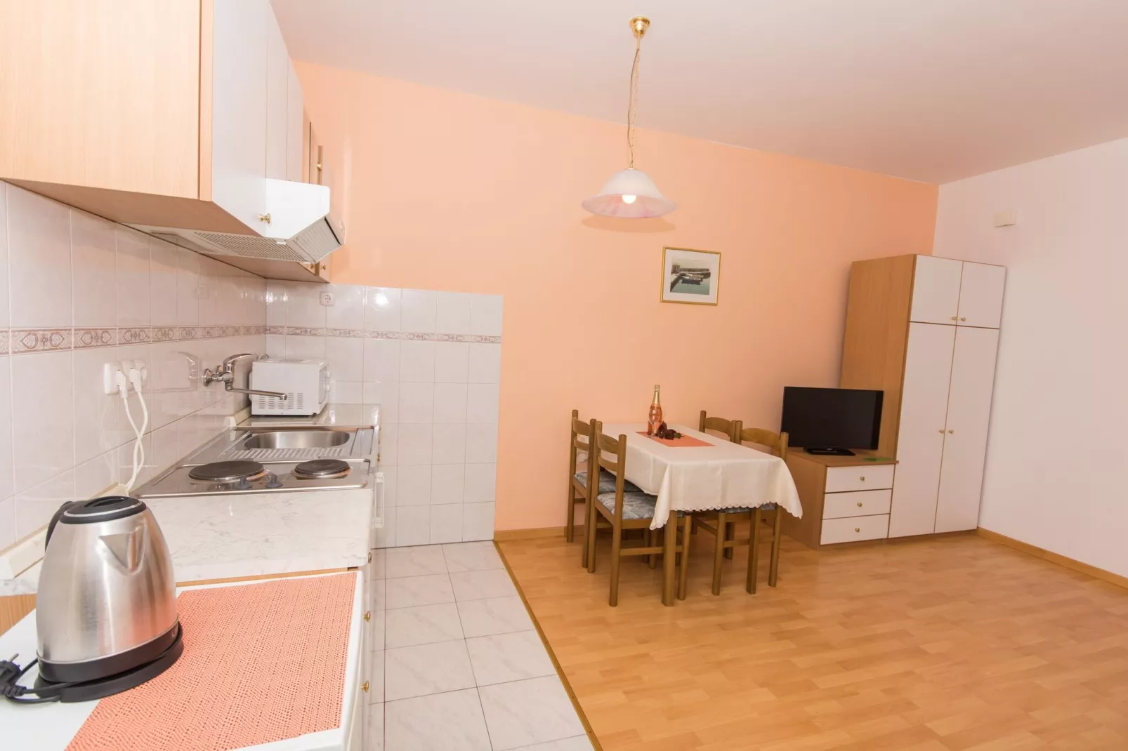 Apartments Mastelić - One Bedroom Apartment with Balcony and Sea View br.2-Kitchen
