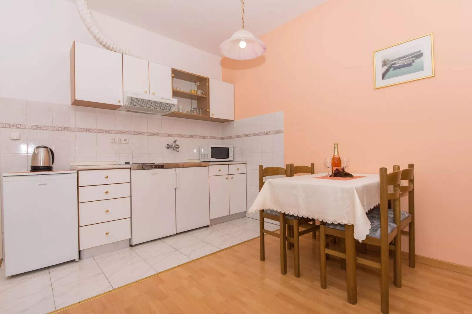 Apartments Mastelić - One Bedroom Apartment with Balcony and Sea View br.2-Kitchen