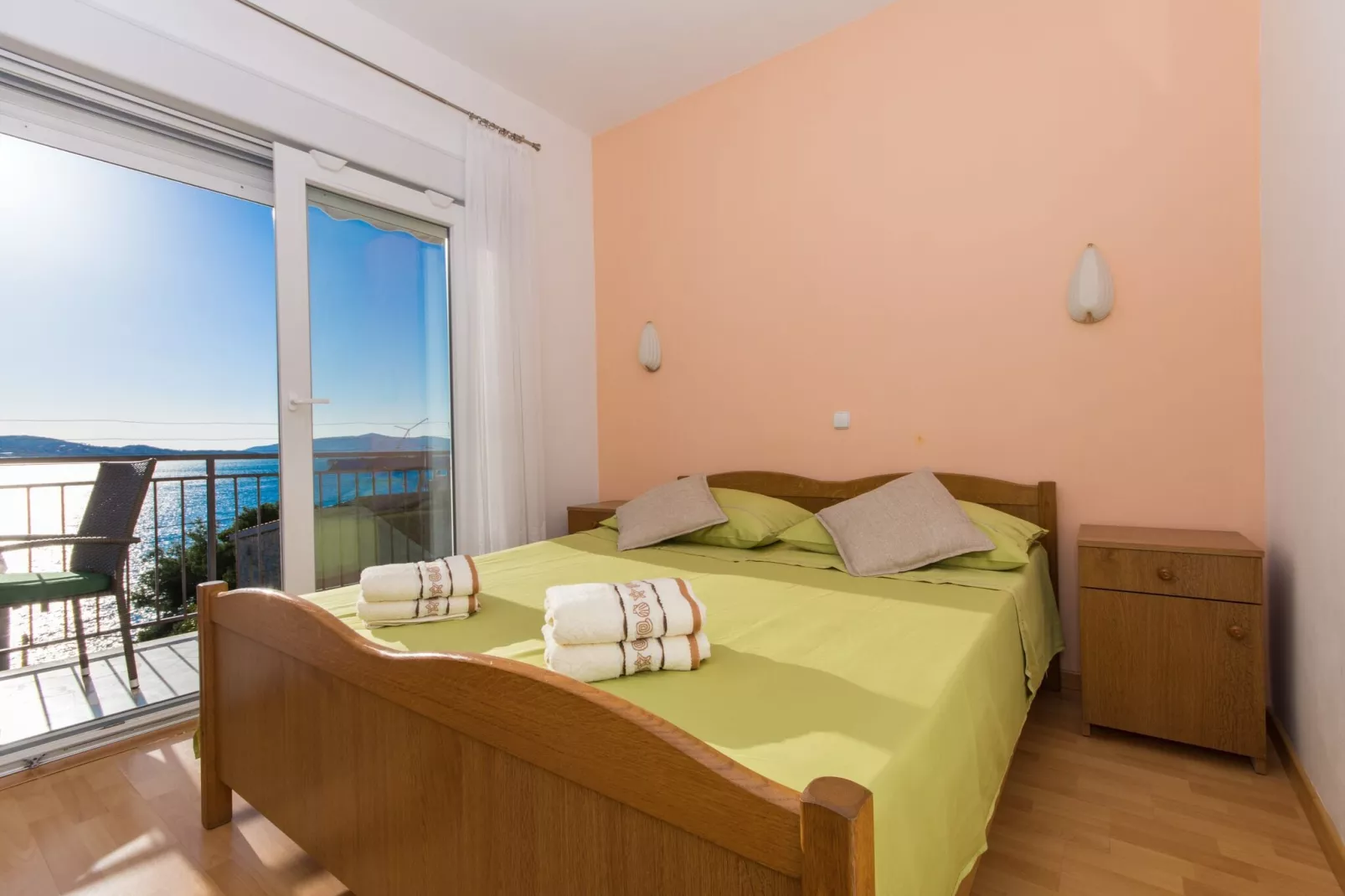Apartments Mastelić - One Bedroom Apartment with Balcony and Sea View br.2-Bedroom