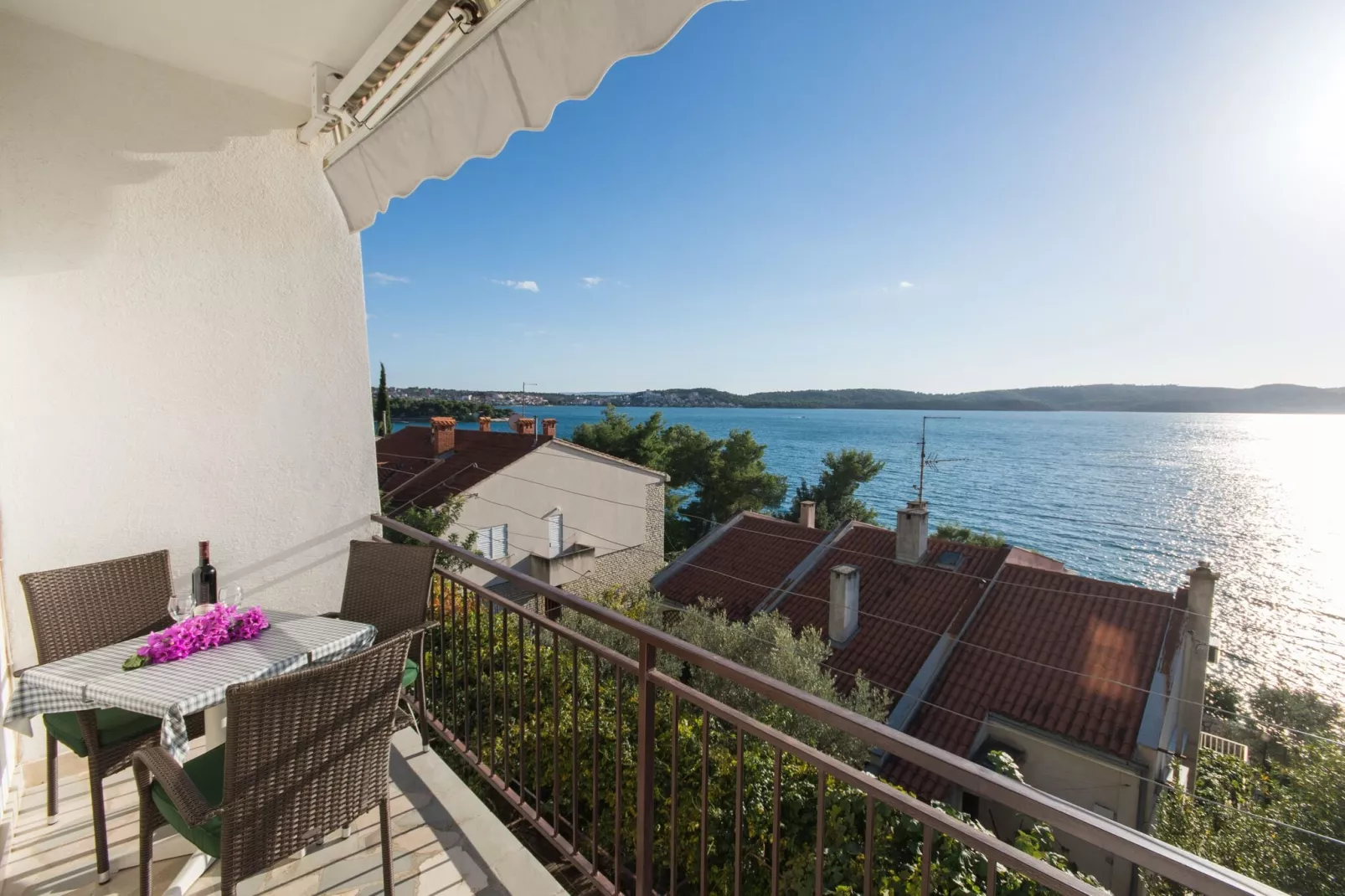 Apartments Mastelić - One Bedroom Apartment with Balcony and Sea View br.2-Terrace balcony