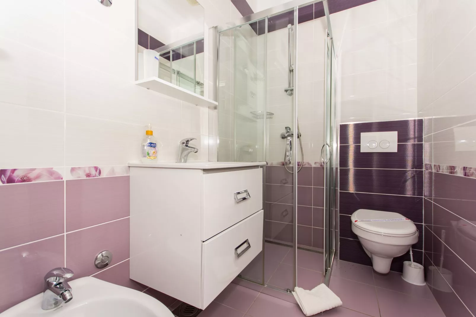 Apartments Mastelić - Three Bedroom Apartment with Terrace and Sea View-Bathroom