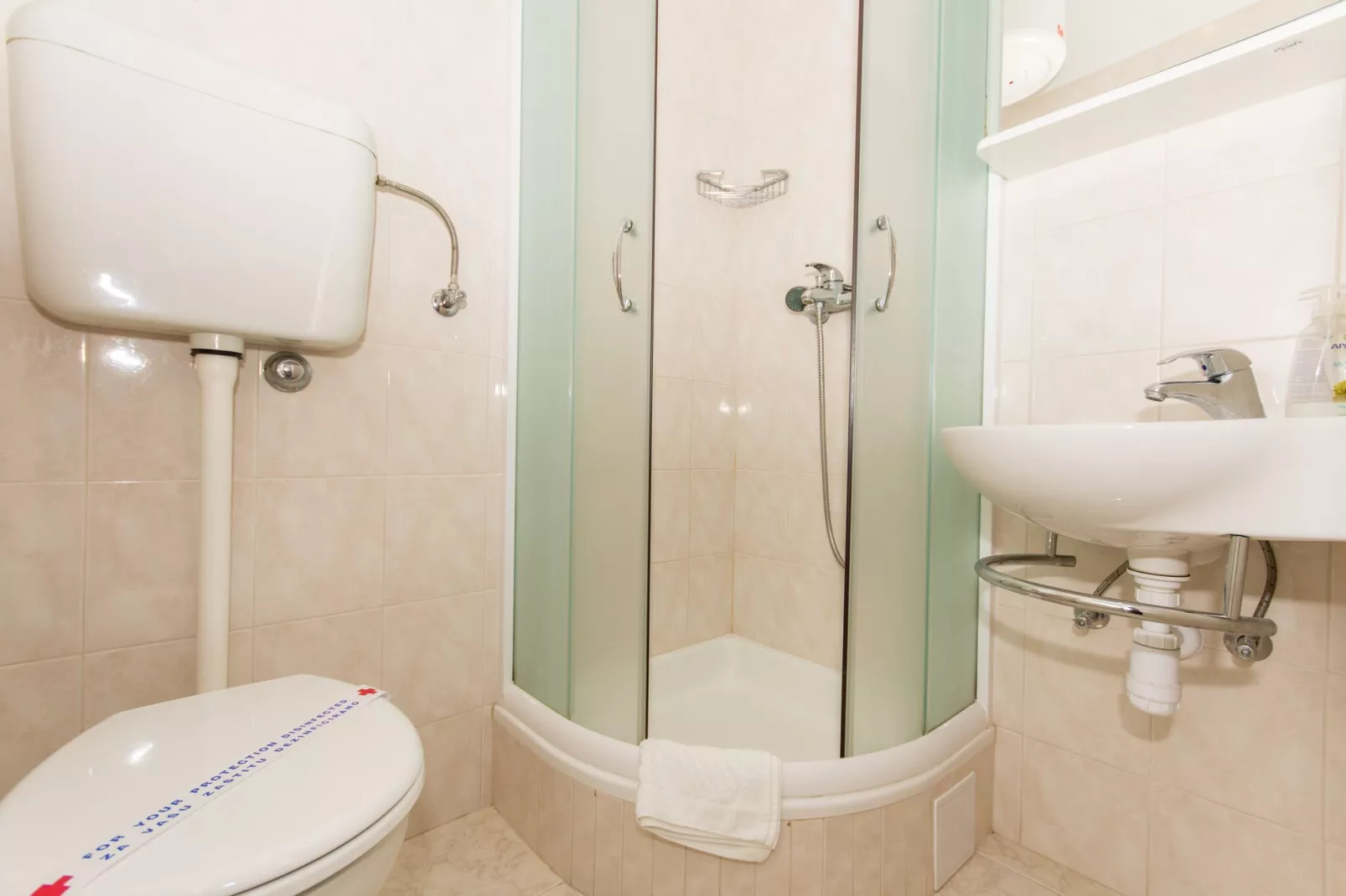 Apartments Mastelić - Three Bedroom Apartment with Terrace and Sea View-Bathroom