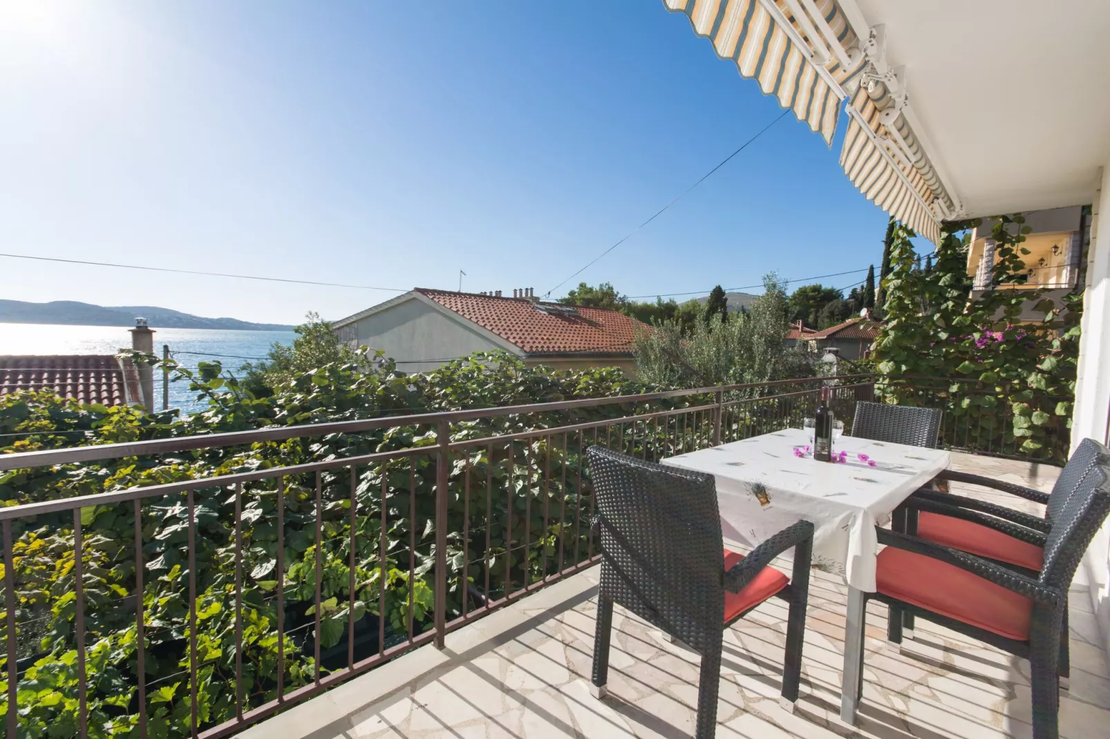 Apartments Mastelić - Three Bedroom Apartment with Terrace and Sea View