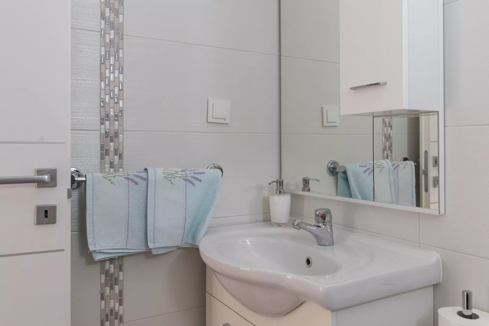 Rooms Tupina by Paulina - Superior Double Room with Balcony and Sea View (Room 2)-Bathroom