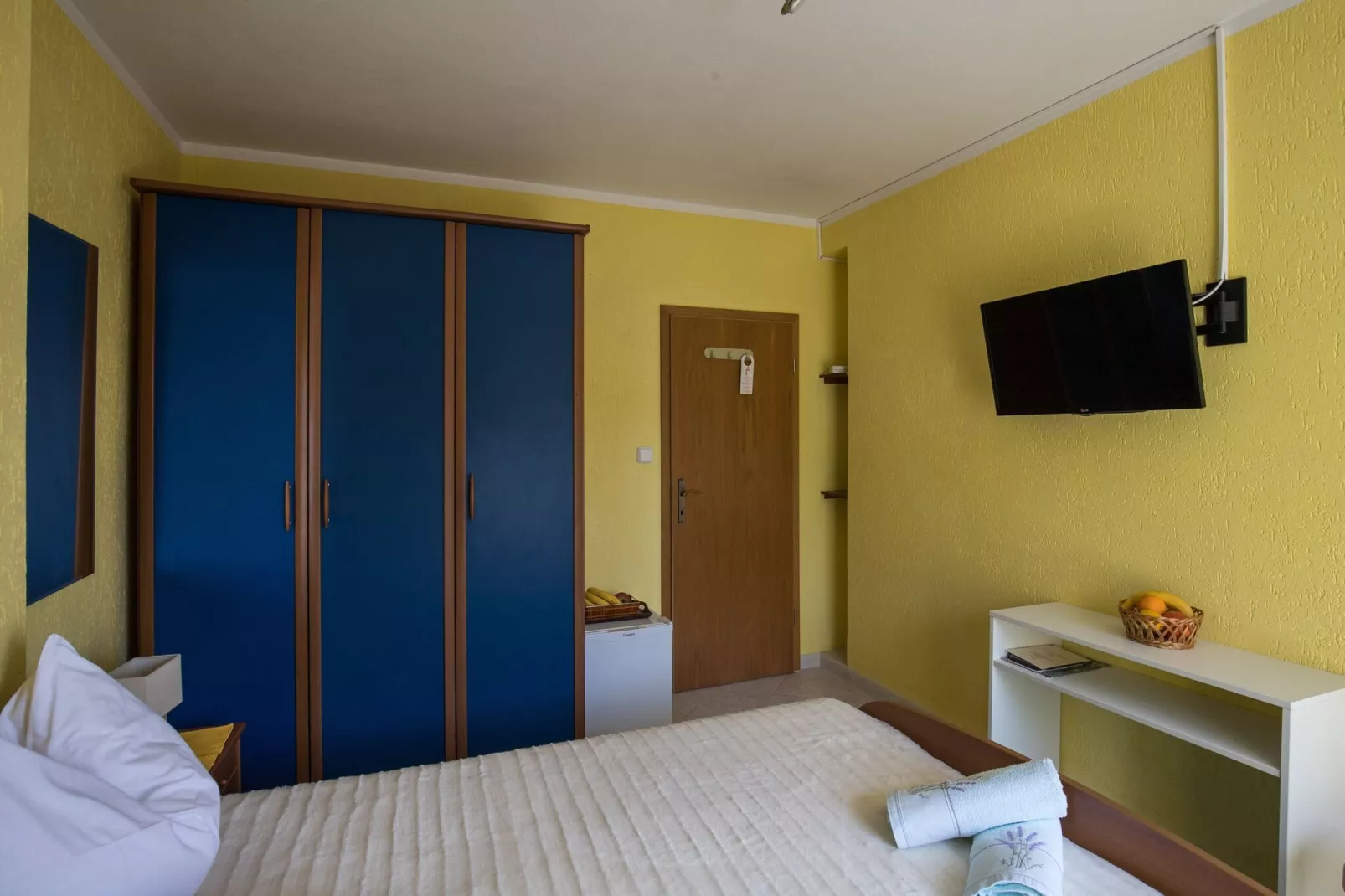 Rooms Tupina by Paulina - Standard Double Room with Balcony and Sea View (Room 3)-Bedroom