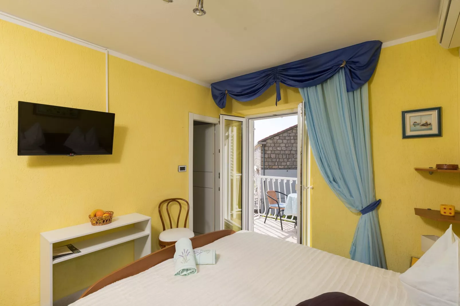 Rooms Tupina by Paulina - Standard Double Room with Balcony and Sea View (Room 3)-Bedroom
