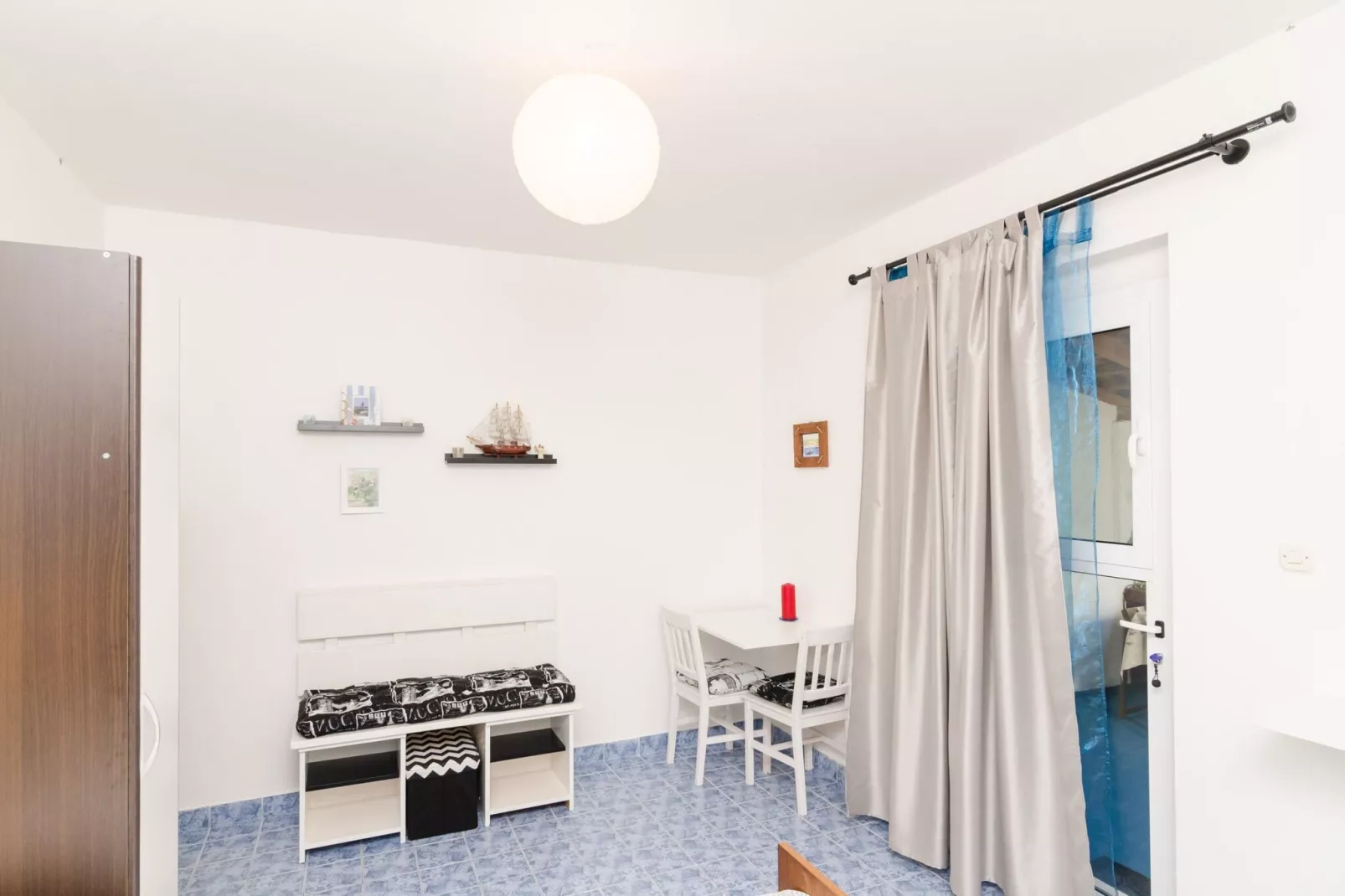 Apartments Vera - One-Bedroom Apartment with Terrace and Sea View (Rea)-Indoor