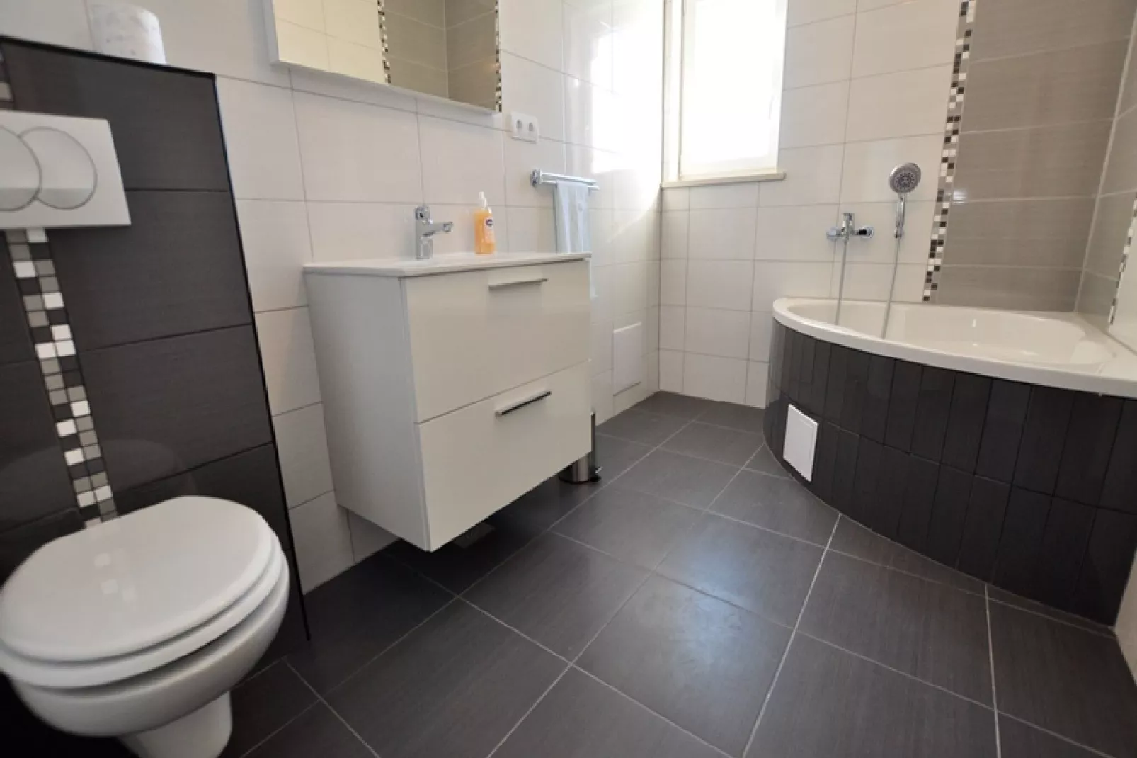 House Karlo Apartments - One-Bedroom Apartment with Sea View (A3)-Bathroom