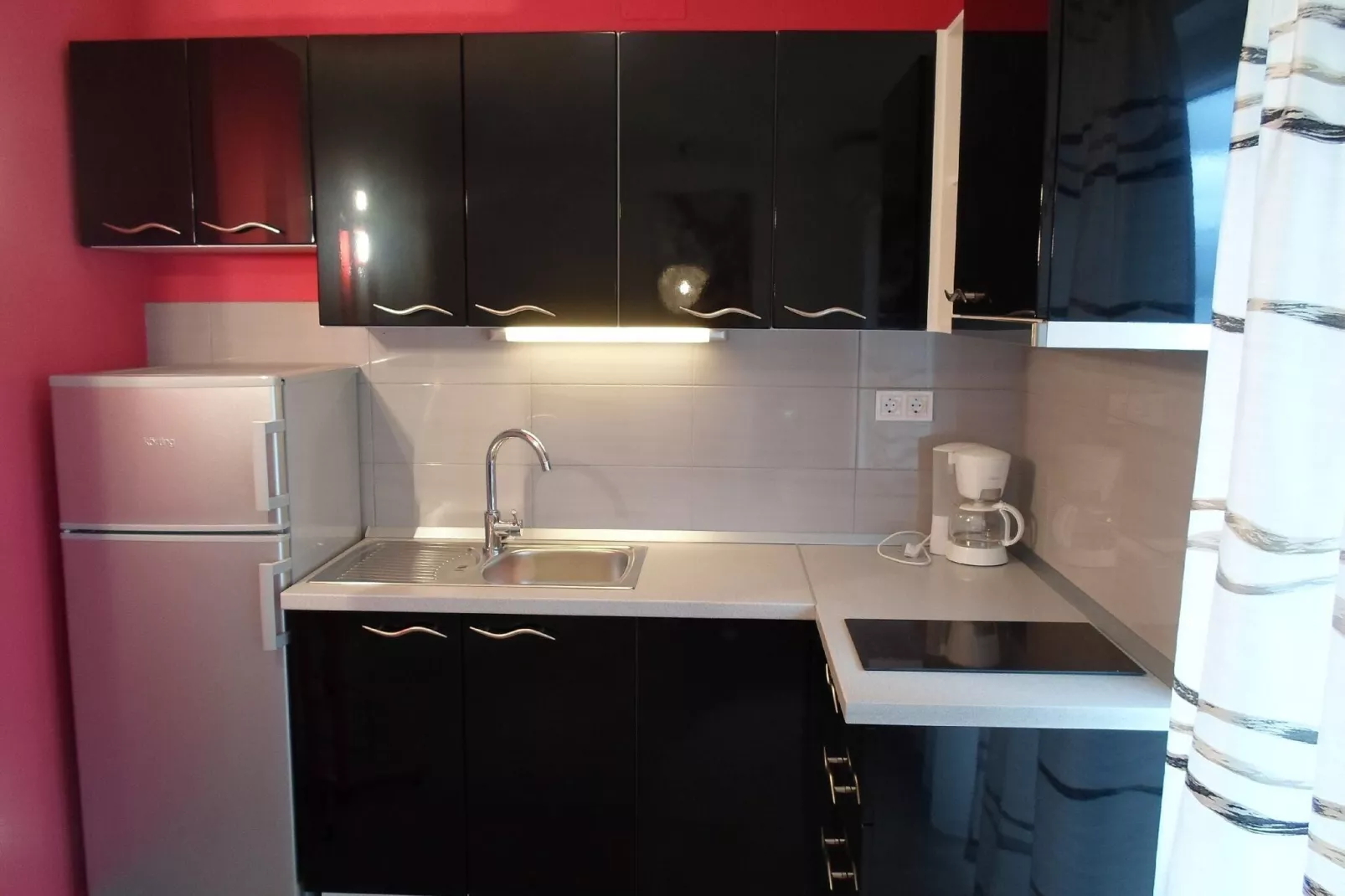 House Karlo Apartments - One-Bedroom Apartment with Balcony (A4)-Cuisine