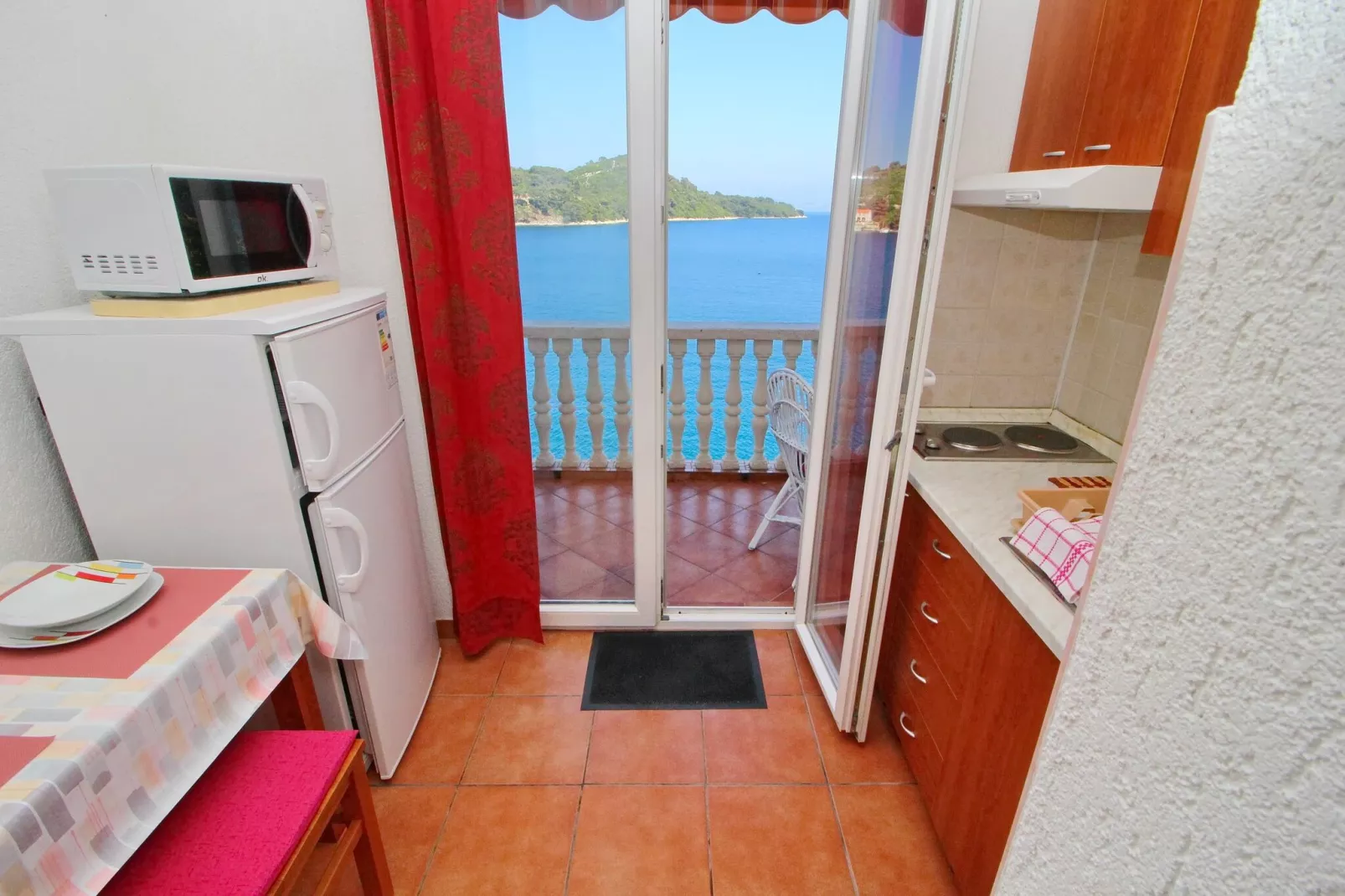 Apartments Filipović - One-Bedroom Apartment with Balcony and Sea View (A1)-Kitchen