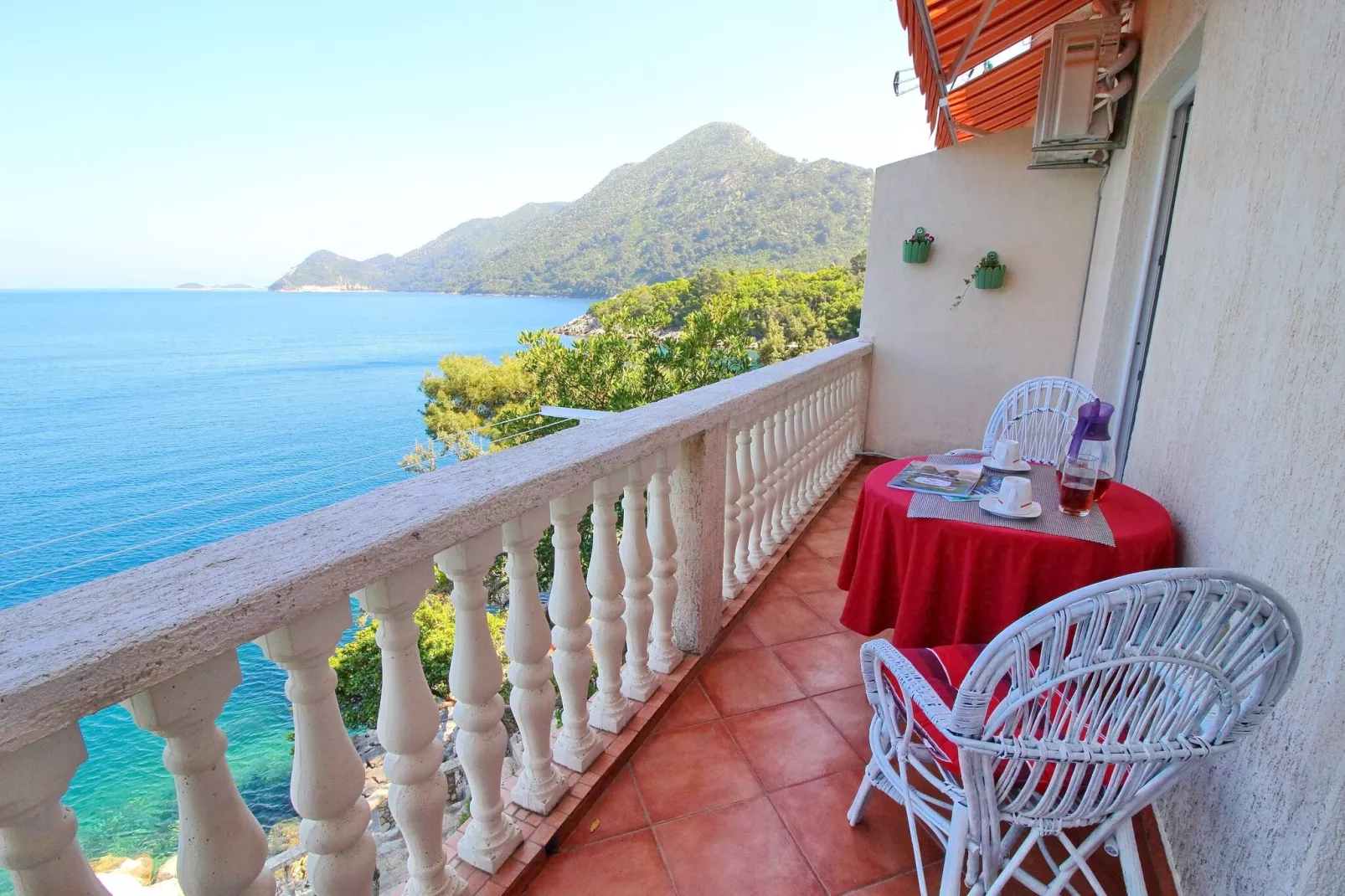 Apartments Filipović - One-Bedroom Apartment with Balcony and Sea View (A1)-Terrace balcony