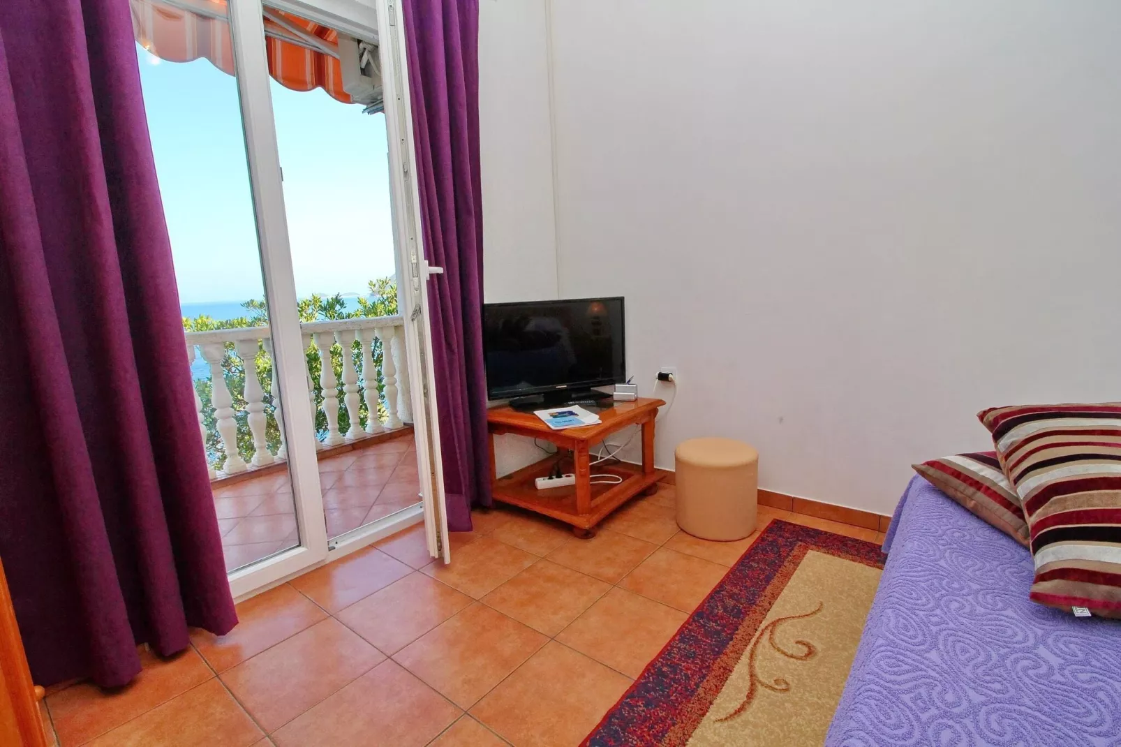 Apartments Filipović - One-Bedroom Apartment with Balcony and Sea View (A1)-Indoor