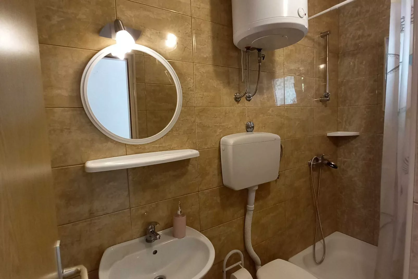 Apartments Vinko Mljet- One-Bedroom Apartment with Terrace (A4)-Bathroom