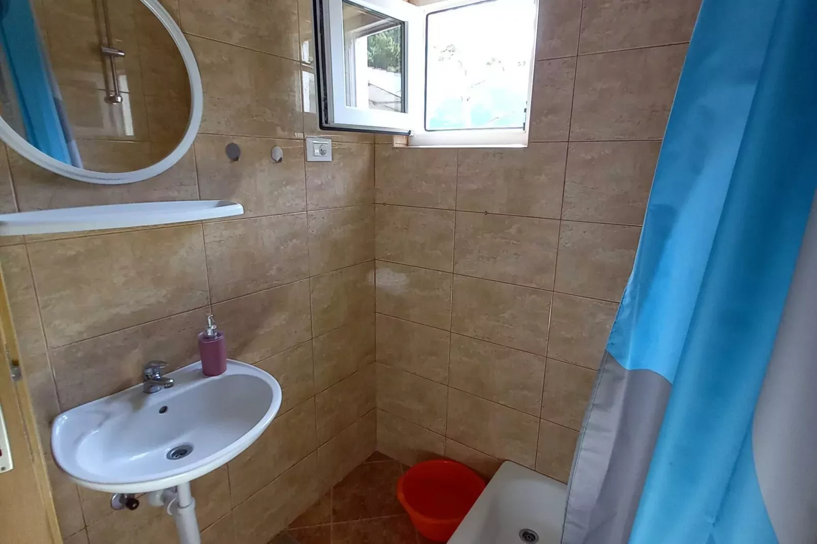 Apartments Vinko Mljet- One-Bedroom Apartment with Terrace (A5)-Bathroom