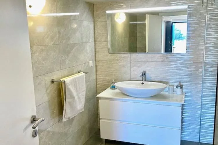 Holiday Home Oliva - Holiday House with Terrace and Sea View-Badezimmer