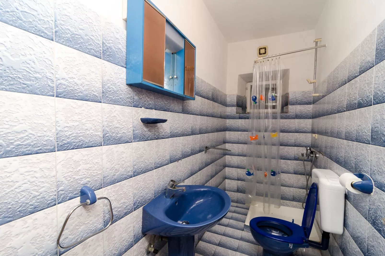 Guest House Kiko - Quadruple Room-Bathroom