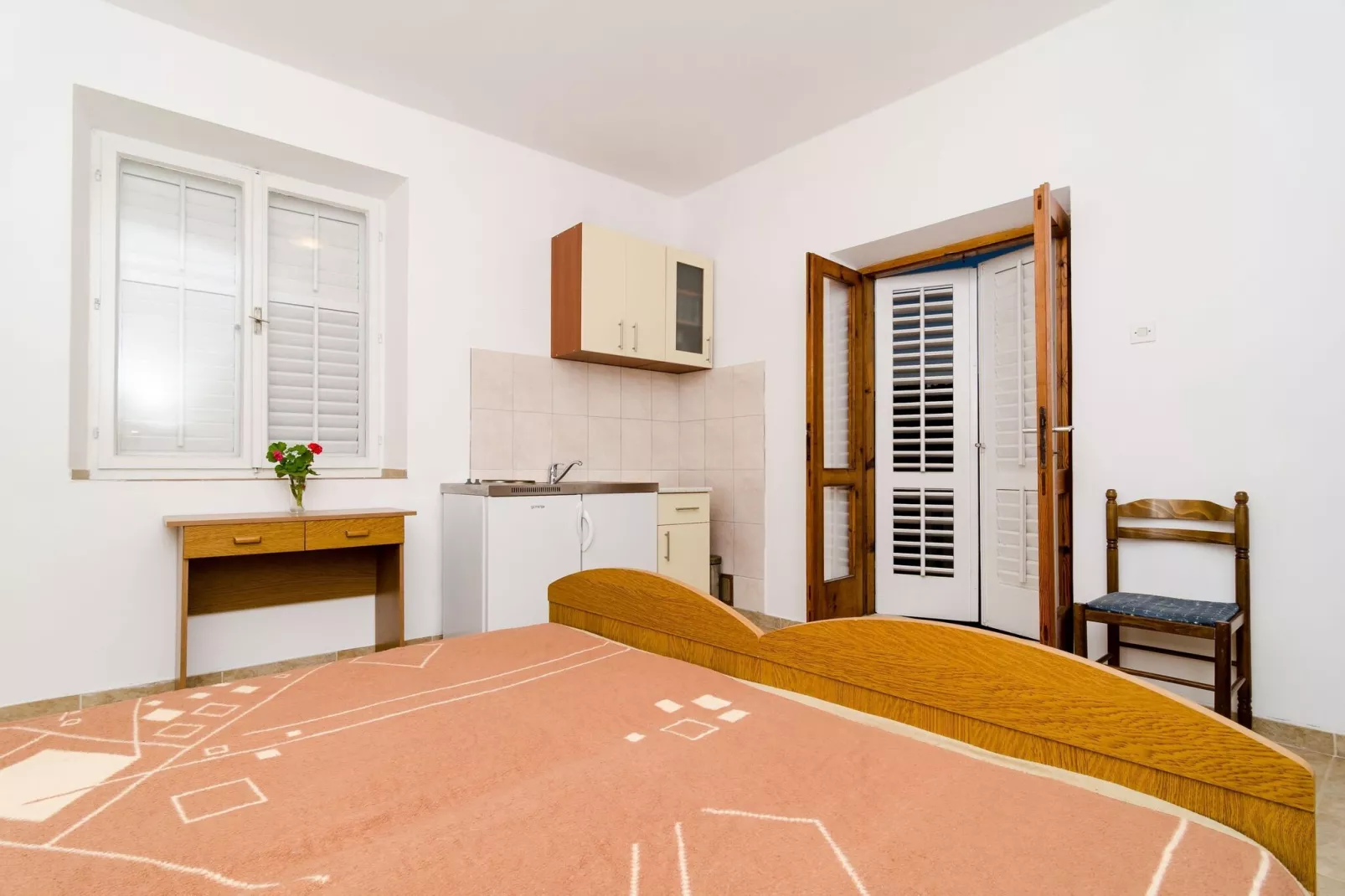 Guest House Kiko - One-Bedroom Apartment with Balcony and Sea View (A4)-Bedroom