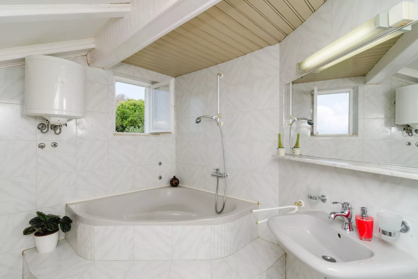 Apartment Emma - Two Bedroom Apartment with Balcony and Sea View-Bathroom