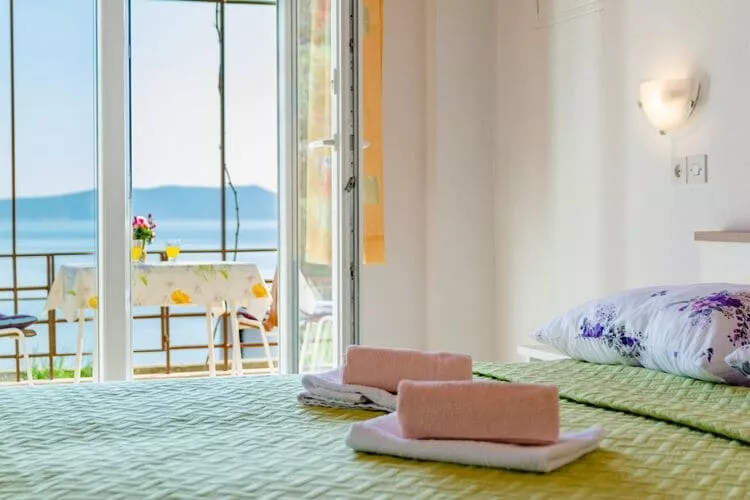 Rooms Sani - Double Room with Terrace and Sea View (S3)-Schlafzimmer