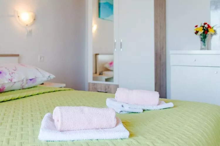 Rooms Sani - Double Room with Terrace and Sea View (S3)-Schlafzimmer