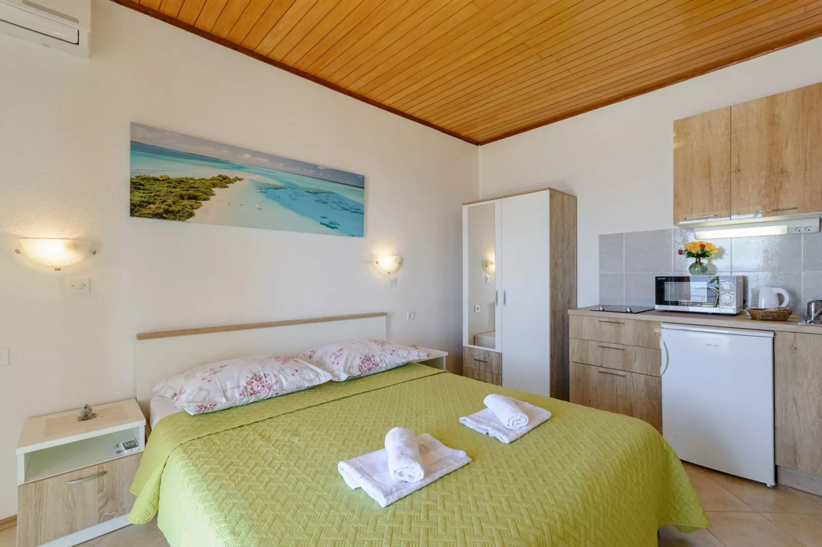 Rooms Sani - Double Room with Terrace and Sea View (S1)-Bedroom