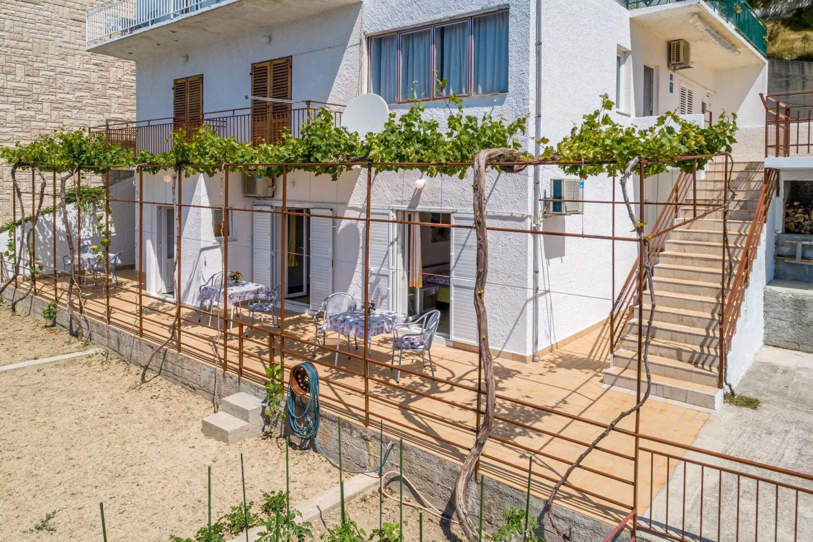 Rooms Sani - Double Room with Terrace and Sea View (S1)-Outdoor