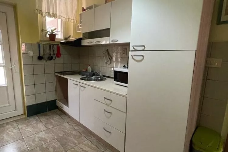 Apartments Mavi - Studio Apartment with Terrace and City View-Kitchen