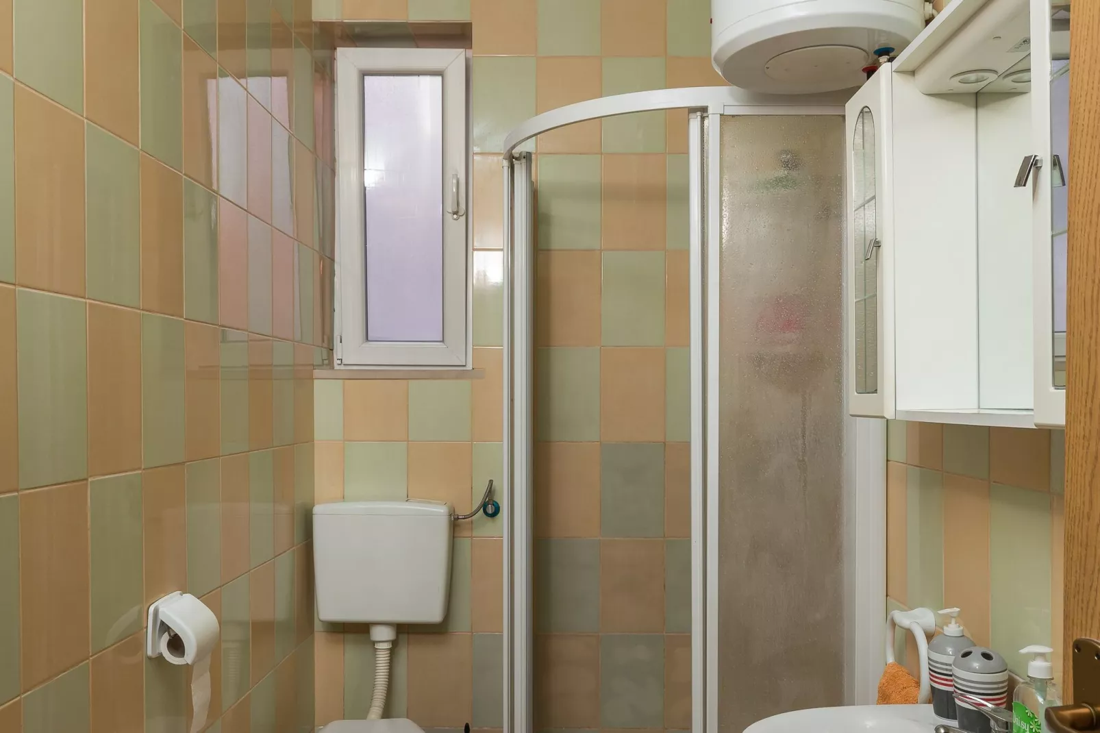Apartments Mavi - Studio Apartment with Terrace and City View-Bathroom
