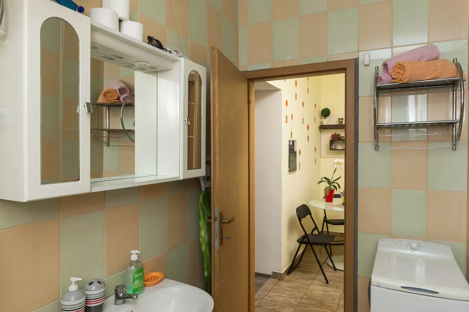 Apartments Mavi - Studio Apartment with Terrace and City View-Bathroom