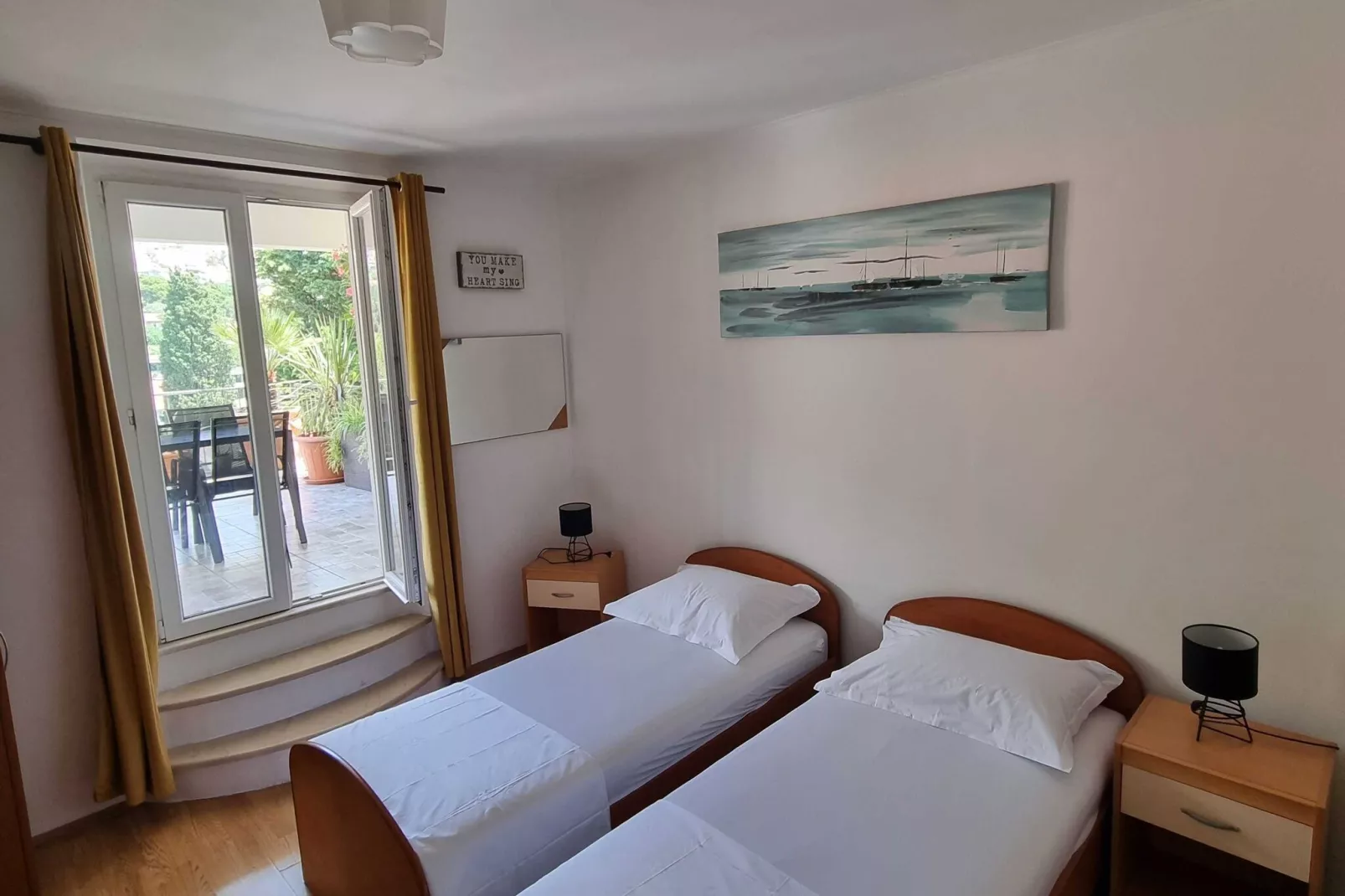 Apartments Mavi - Two-Bedroom Apartment with Terrace and City View-Bedroom