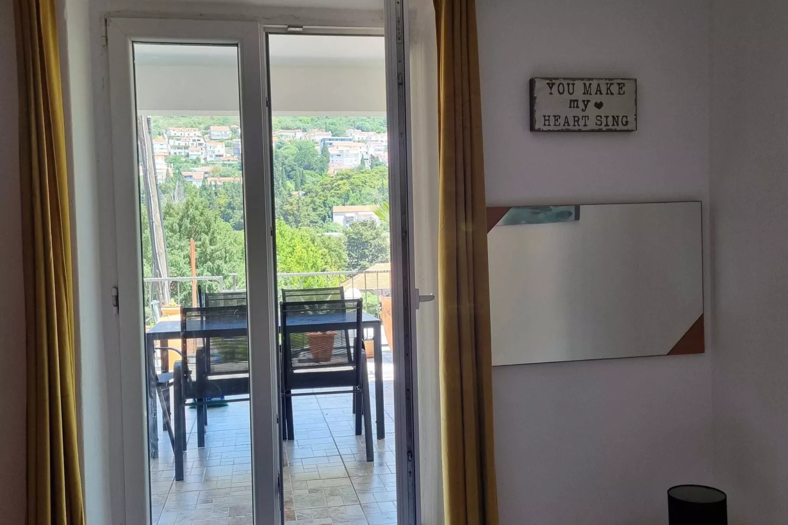 Apartments Mavi - Two-Bedroom Apartment with Terrace and City View-Bedroom