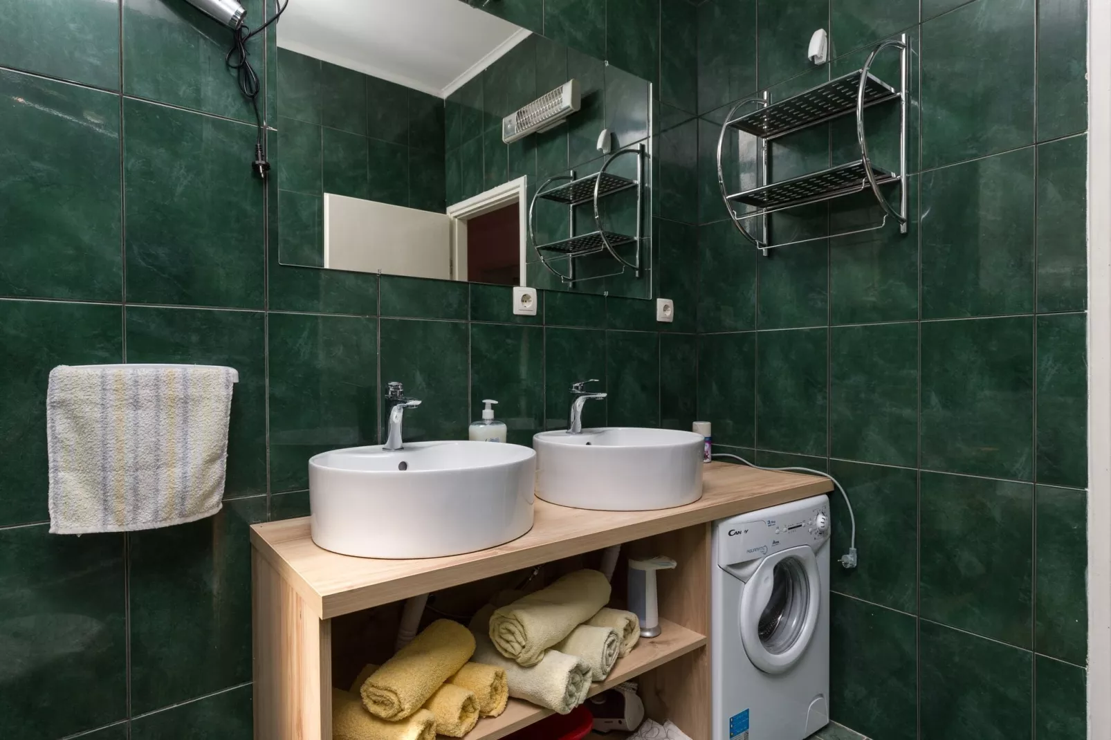 Apartments Mavi - Two-Bedroom Apartment with Terrace and City View-Bathroom
