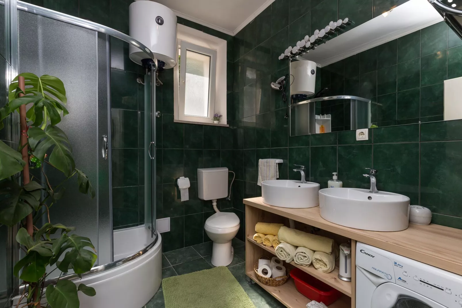 Apartments Mavi - Two-Bedroom Apartment with Terrace and City View-Bathroom