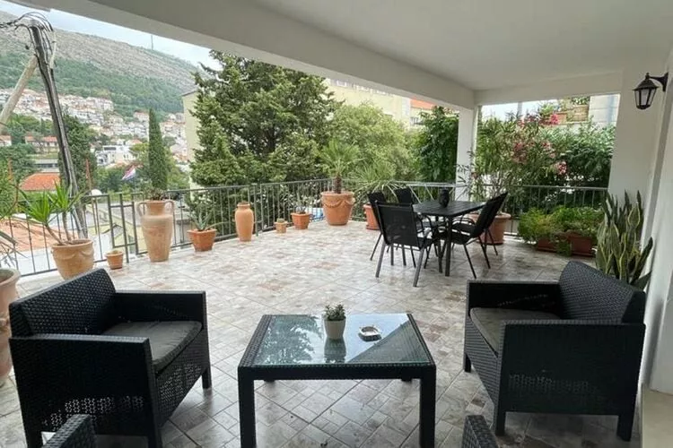 Apartments Mavi - Two-Bedroom Apartment with Terrace and City View-Terrace
