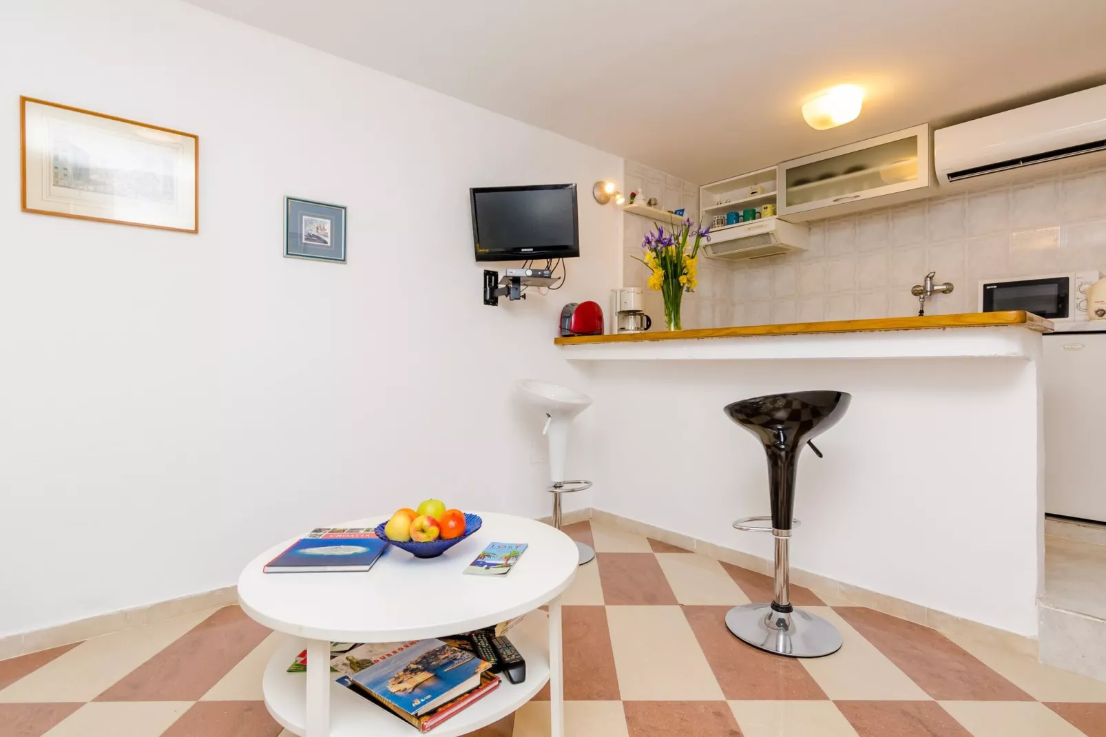 Apartment Simović - One Bedroom Apartment-Living room