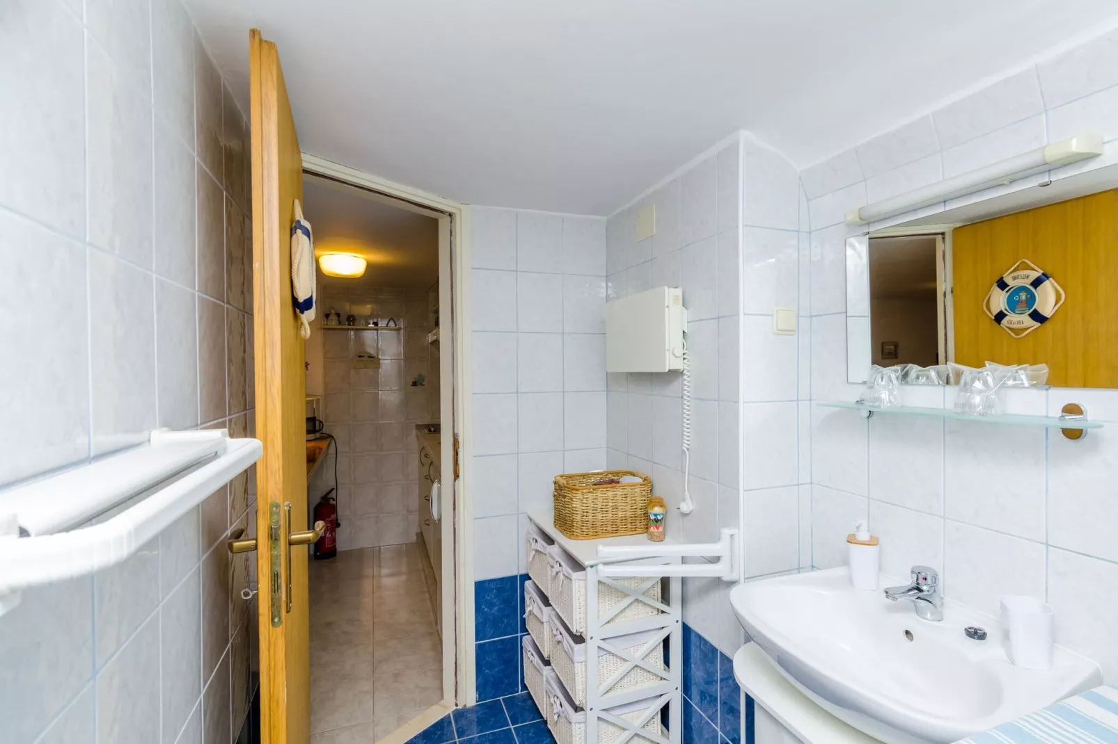 Apartment Simović - One Bedroom Apartment-Bathroom
