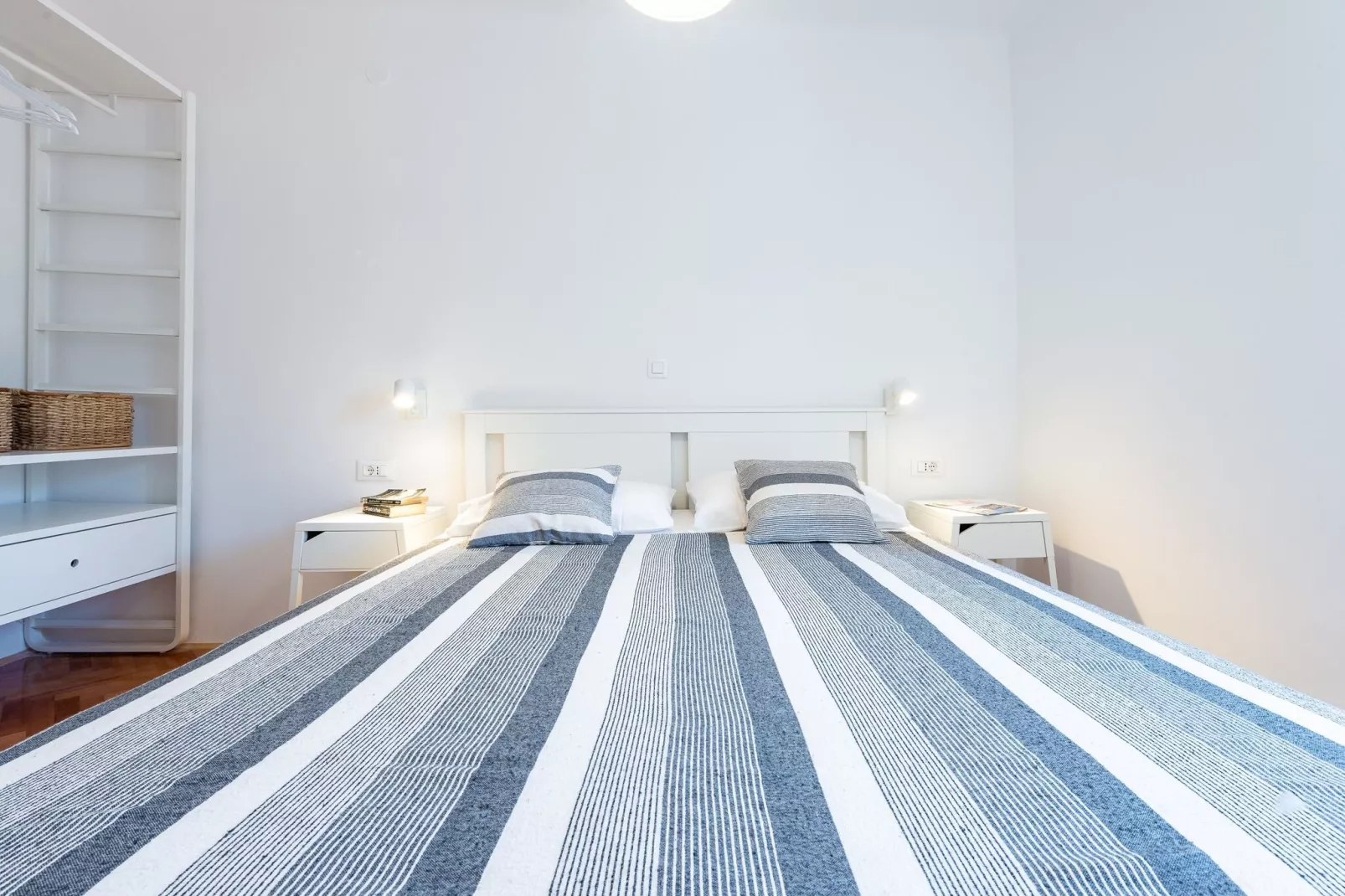 Apartment Simović - Two Bedroom Apartment with City View-Bedroom