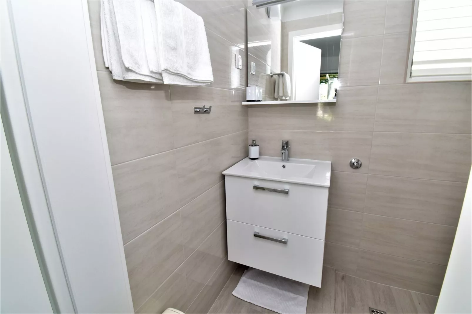 Guest House Kanjuo - Studio Apartment with Terrace and Garden View-Bathroom