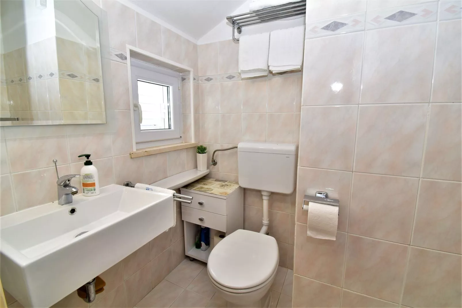 Guest House Kanjuo - Two Bedroom Apartment with Terrace and Garden View-Bathroom