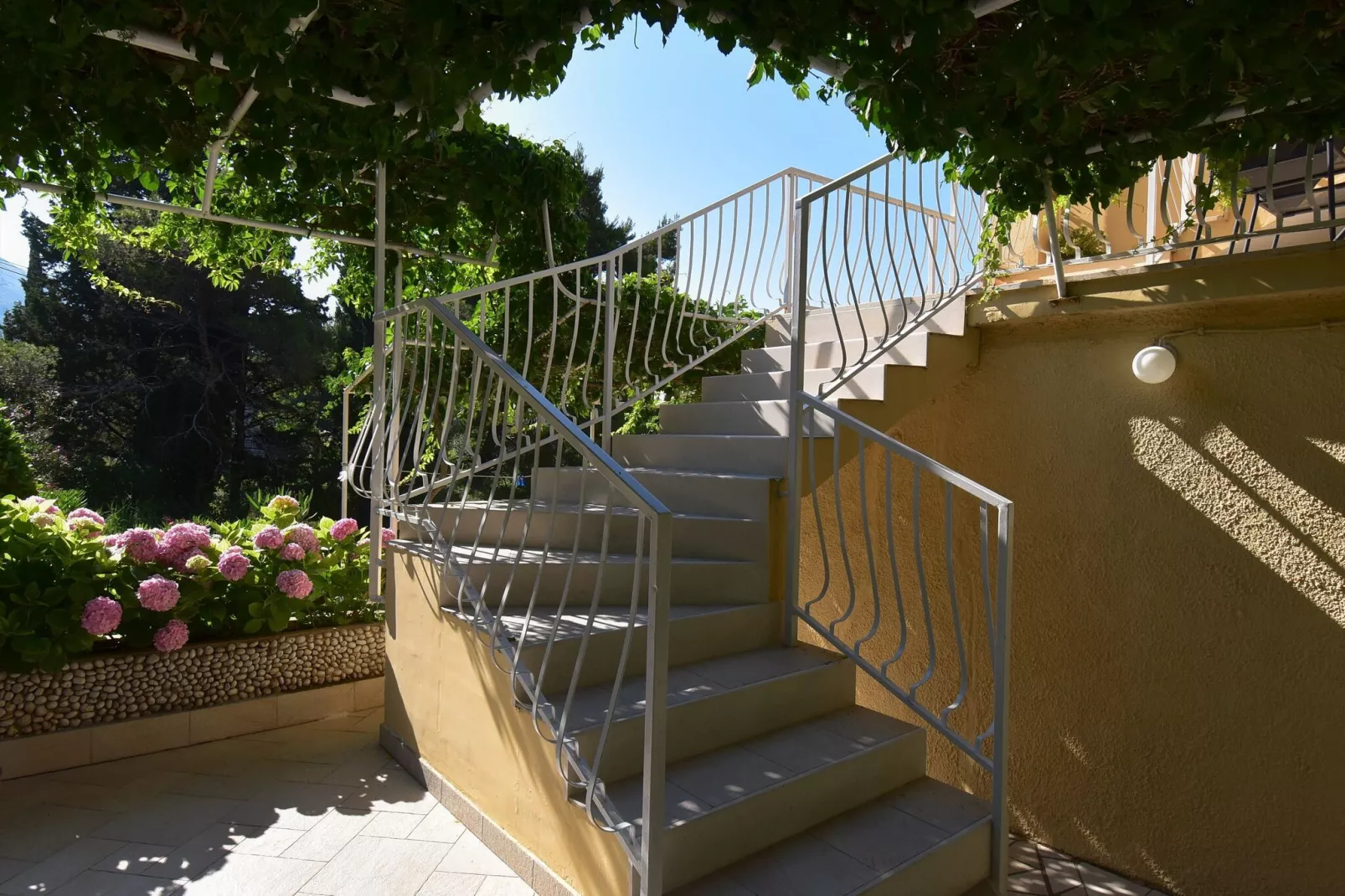 Guest House Kanjuo - Two Bedroom Apartment with Terrace and Garden View-Outdoor