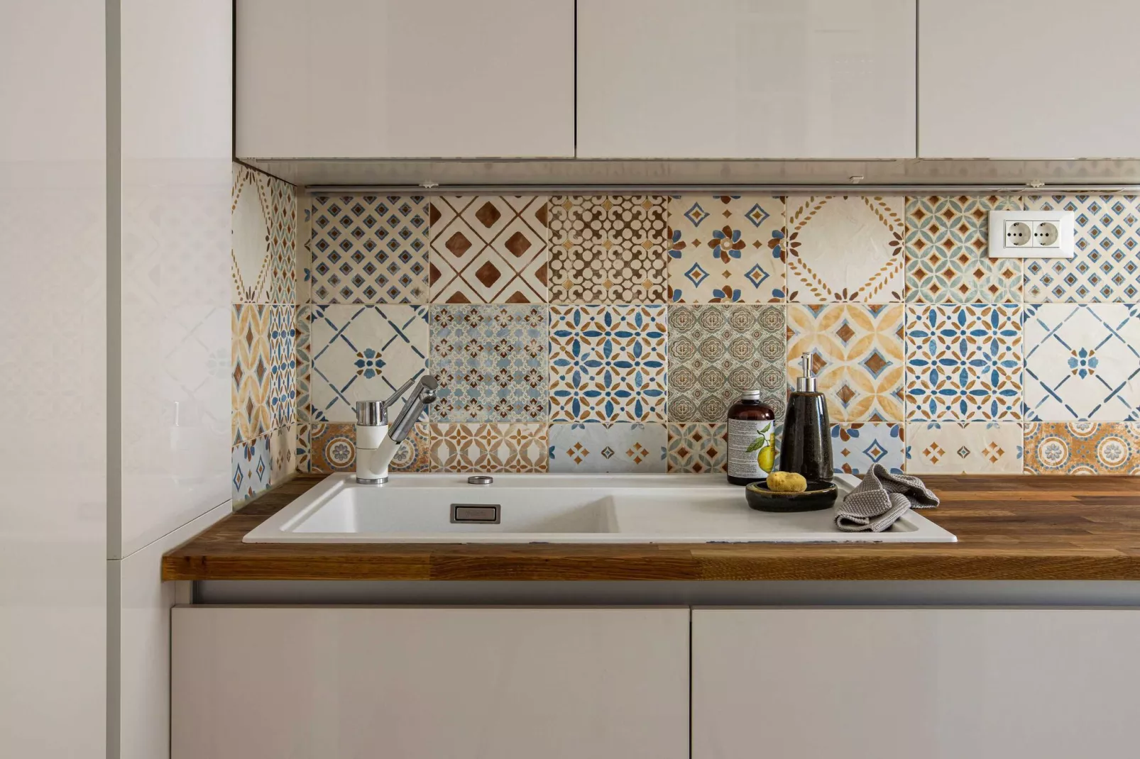 Apartment Pantarul - One Bedroom Apartment with City View-Kitchen