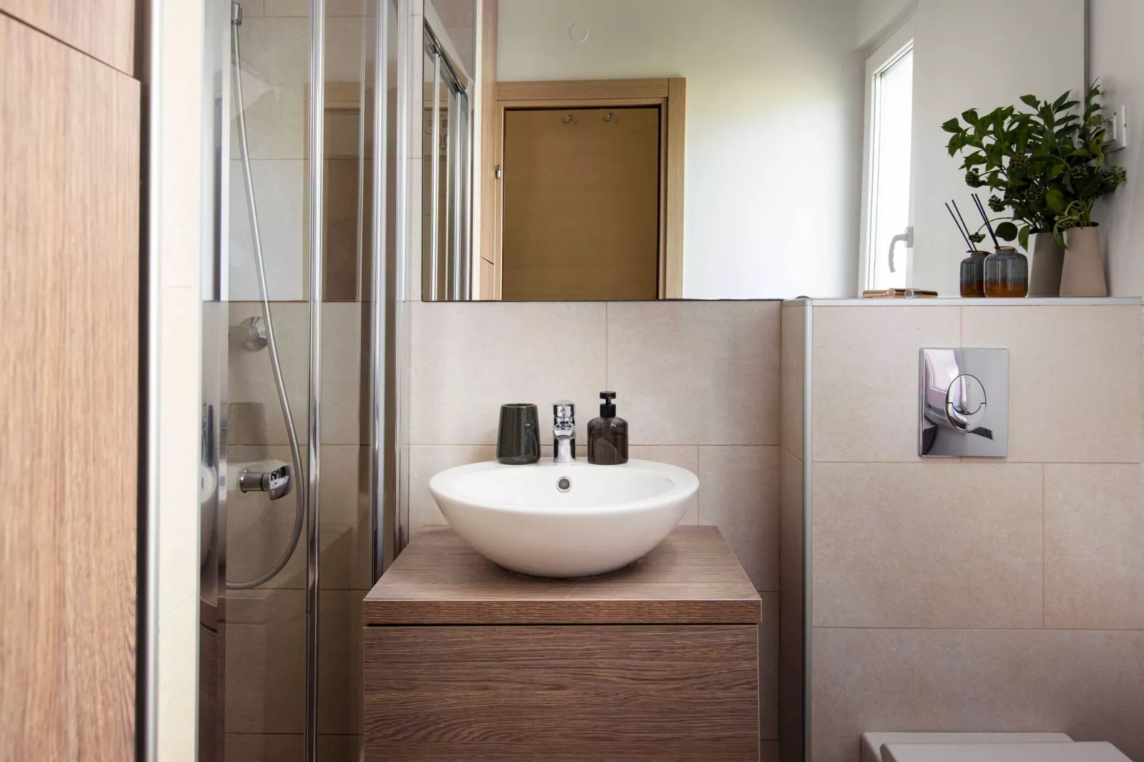Apartment Pantarul - One Bedroom Apartment with City View-Bathroom
